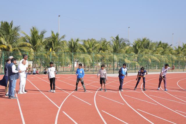 શરૂઆતની રેખા પર દોડવીરો
